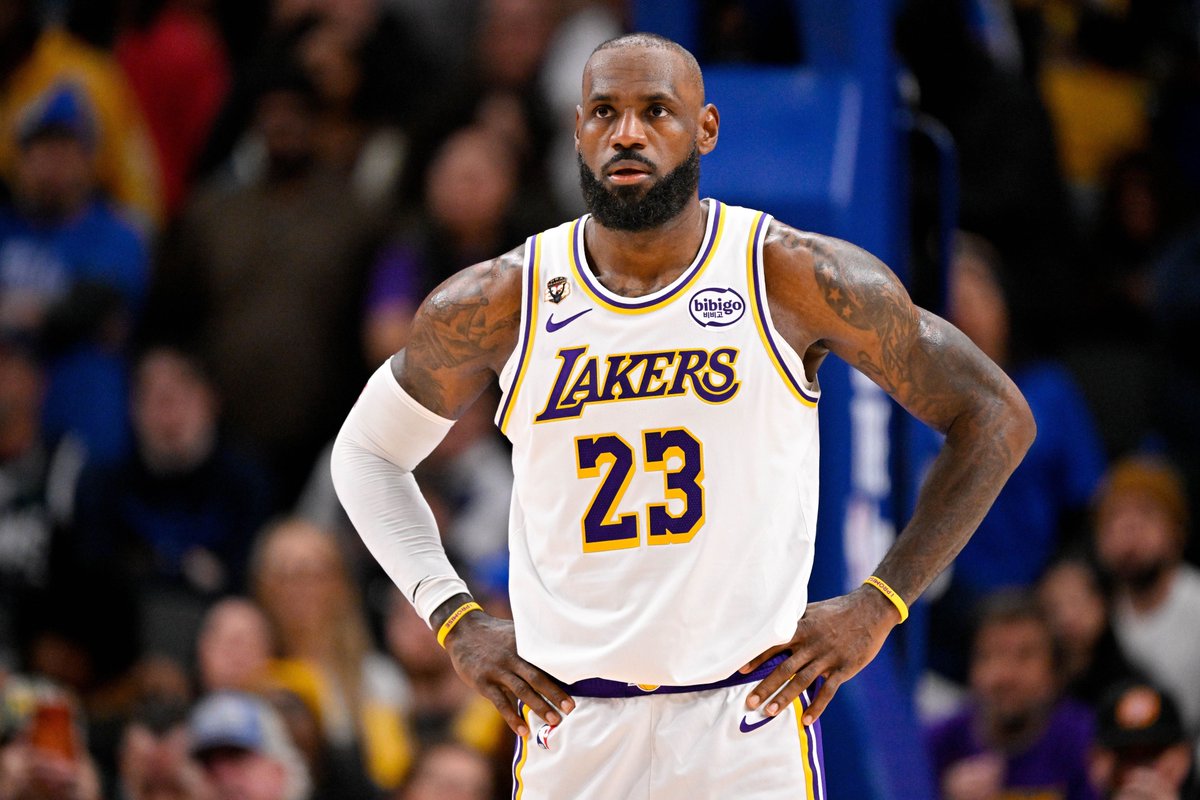 WeAreCavsNation's tweet photo. REPORT: The Cavs are looking at “pathways” to see if they can bring LeBron home, per @AmicoHoops 🙏 https://t.co/Jop7tR8JeS