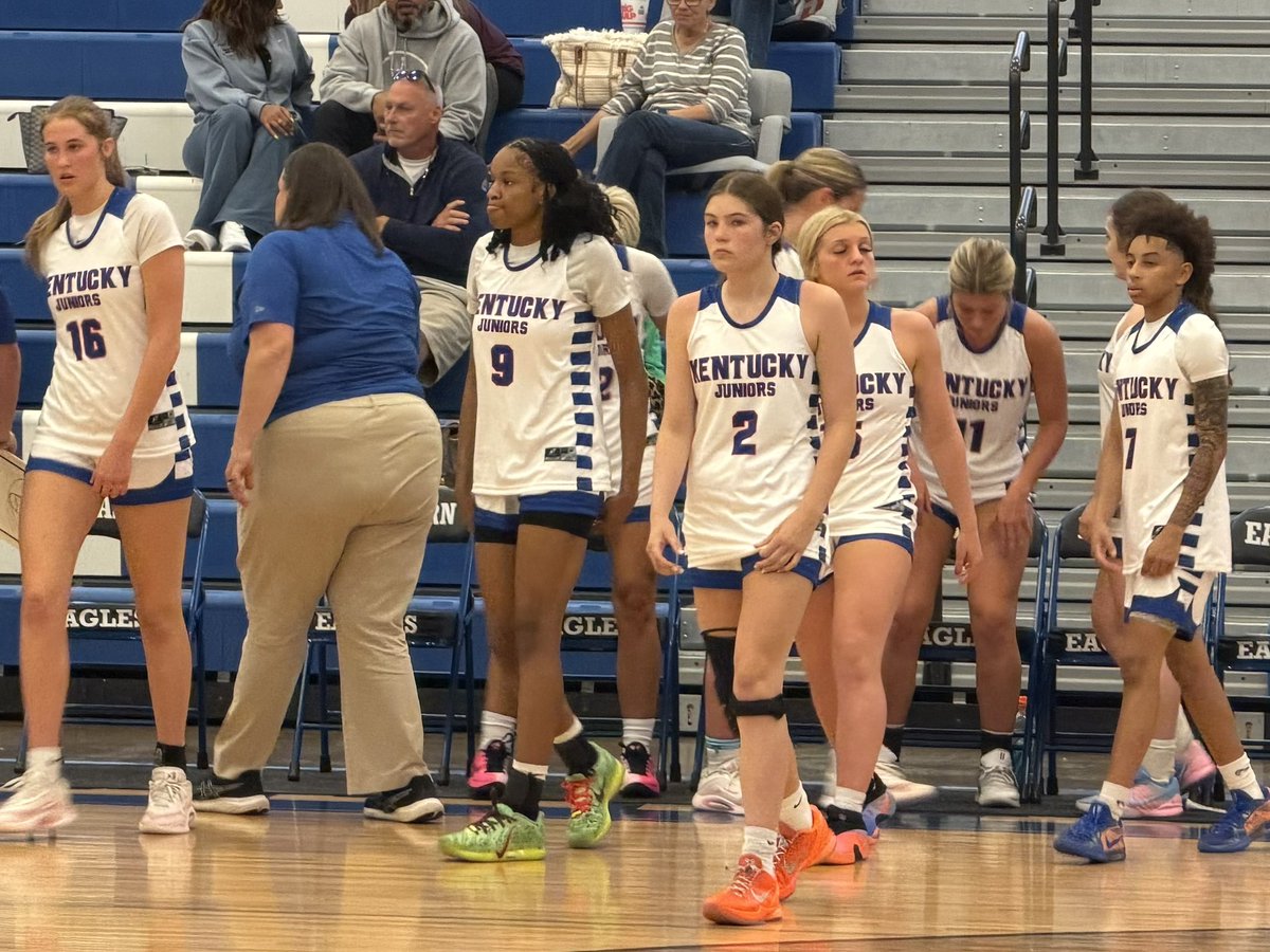 brickeyscott's tweet photo. 🏀🚨JUNIORS with the WIN🚨🏀

Proud DAD! It was awesome 👀 @BrynnBrickey compete on the court with so much talent.  KY’s JUNIOR class is LOADED and all of these ladies represented WELL.  

TAKE IT TO THE hoosiers TOMORROW!

@SOHSGirlsBB @LexCrossover @alyxwhite_ @vaughtsviews @Shoot360LOU @TA32ksu @NateInSports @kyhighs @KYAllStarGame @PGHdavidKY 
@ProspectShowcse @AYSABasketball @MMBR_CoachGBell @HoopsRecruitUSA