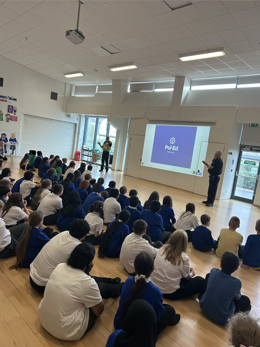 GatewayFCAT's tweet photo. Thank you to our local @LancsPolice PCSOs for delivering a knife crime workshop for our Year 5 &amp; 6 pupils. At BGA, inclusion &amp; personal development drive everything we do! We prepare our pupils for the real world by giving them the confidence to make positive, safe choices! https://t.co/rU22f3aIZh