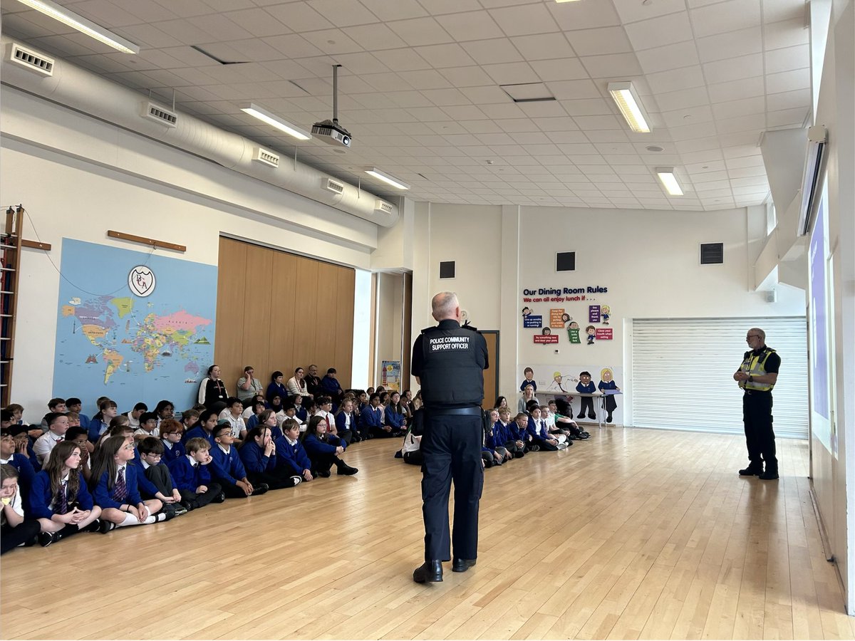GatewayFCAT's tweet photo. Thank you to our local @LancsPolice PCSOs for delivering a knife crime workshop for our Year 5 &amp; 6 pupils. At BGA, inclusion &amp; personal development drive everything we do! We prepare our pupils for the real world by giving them the confidence to make positive, safe choices! https://t.co/rU22f3aIZh
