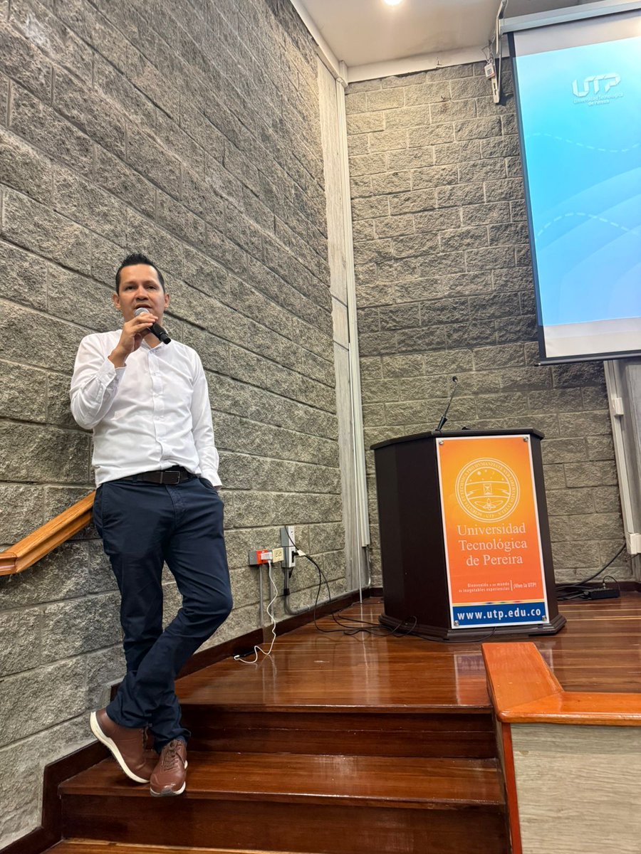 docpinoAI's tweet photo. Espectacular estuvo nuestro simposio sobre IA en medicina interna apoyado por ACMI, UPTC, AIpocrates y OxLER hoy en Pereira.

El auditorio con preguntas retadoras que van más allá del simple usuario de IA. 

Pronto, nuevos proyectos en IA para la región. Gracias a Henry Idrobo nuestro facilitador, @Pintocles y Luis Carlos Quintero por sus increíbles ponencias.
