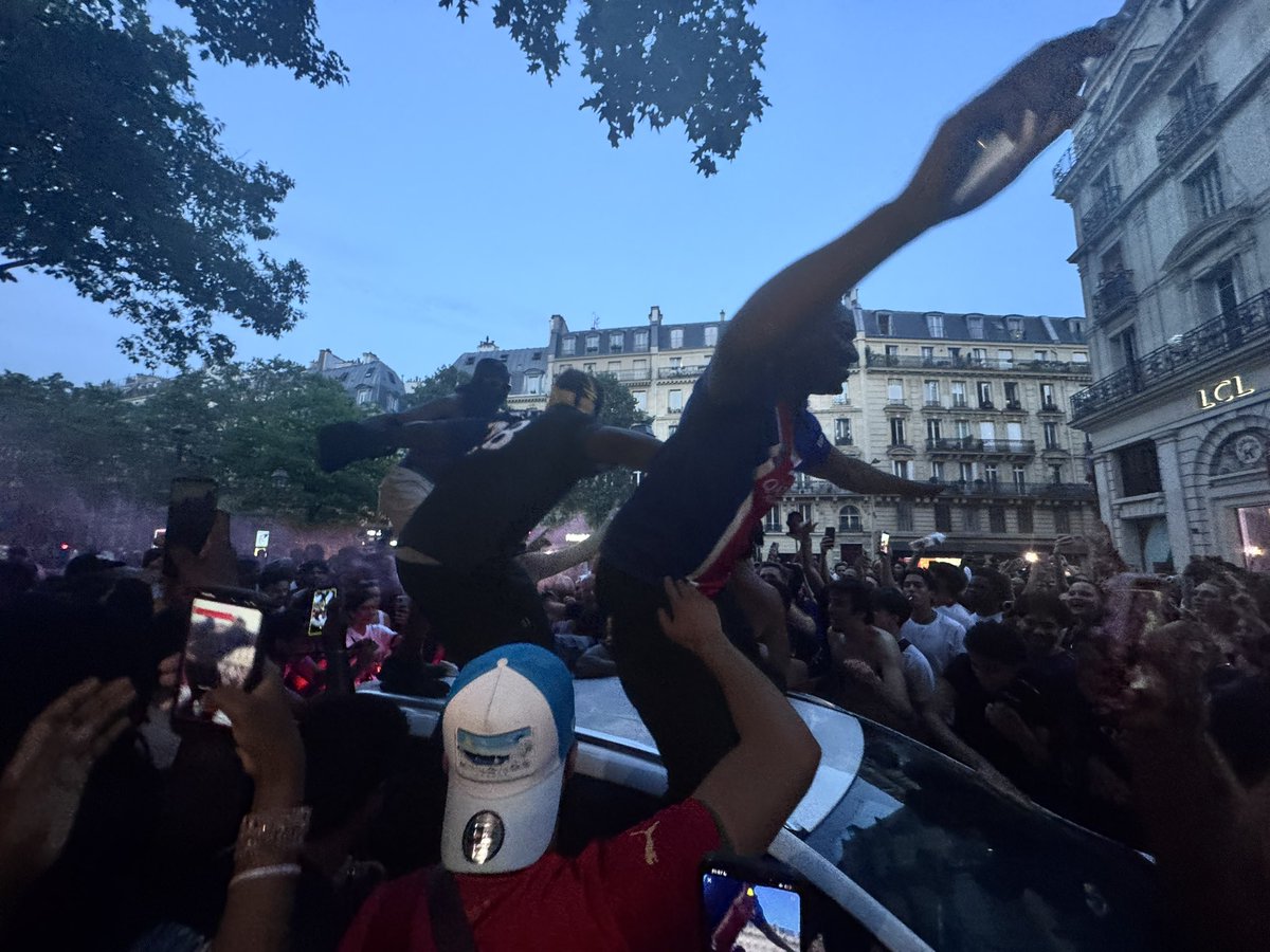 d0hette's tweet photo. ici c’est paris https://t.co/jNj1kZY0Fh