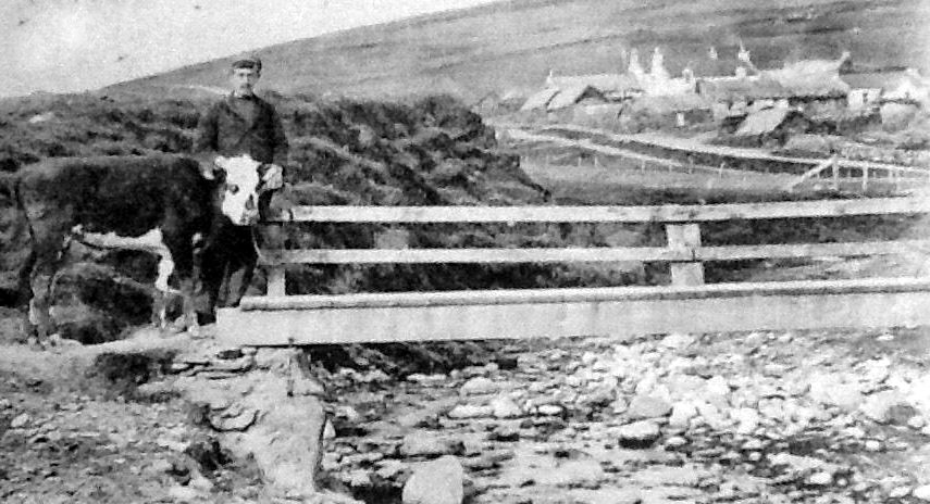tourscotland's tweet photo. Old Tour #Scotland #Ancestry Travel Visit #Genealogy #Scottish Family #History Blog #photography of a crofter in #Sandwick, south of #Lerwick, #Shetland #Islands. The area holds deep #Norse roots. name, derived from Old Norse for " Sandy Bay " https://t.co/Yx5nfhbGXN https://t.co/8IiIvNhjn4