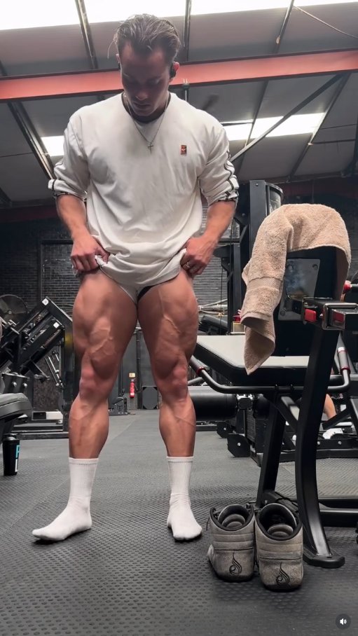 millert95's tweet photo. Tree-trunk thighs of ellis kier_ 
#legday #thighs #bodybuilder 

https://t.co/5s9vDvqWU3 https://t.co/eRJLIWDs8e