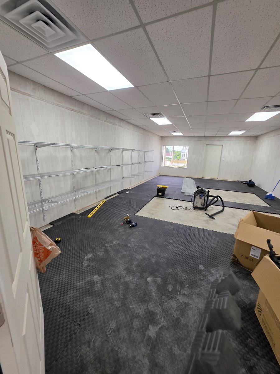 KimeraChems's tweet photo. New warehouse coming right along! https://t.co/YaGmMPWCwG