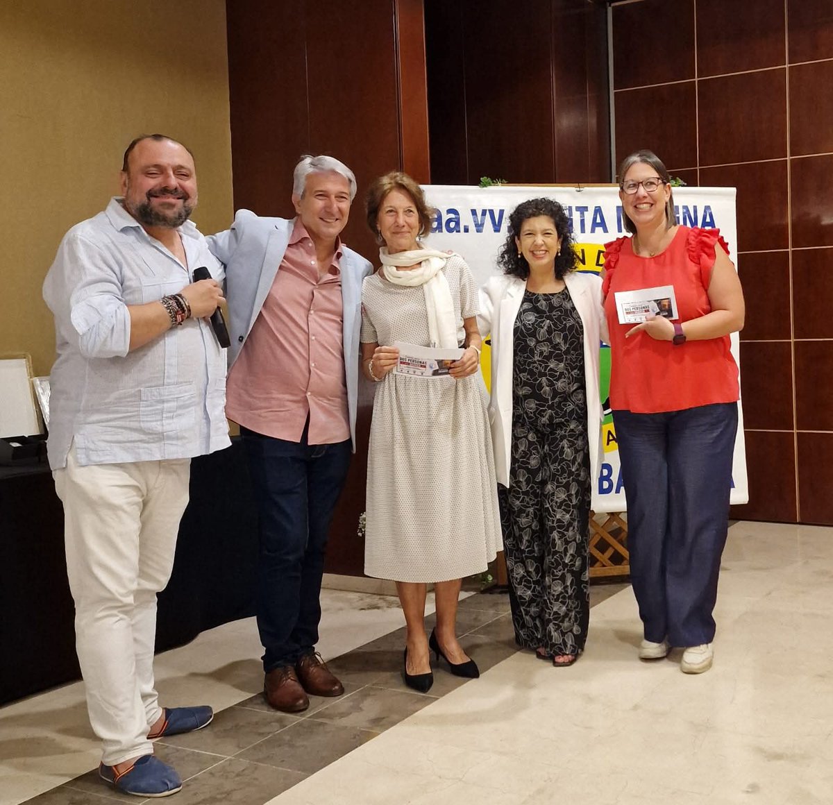 psoebadajoz's tweet photo. 🍴Ha sido un placer acompañar a la Asociación de Vecinos de Santa Marina en su tradicional Cena del Socio, con la presencia de Silvia González y Candy Arce en la misma. 

🫶Gracias por la acogida y el cariño de siempre 

#VamosConBadajoz https://t.co/YB8O3PM40W