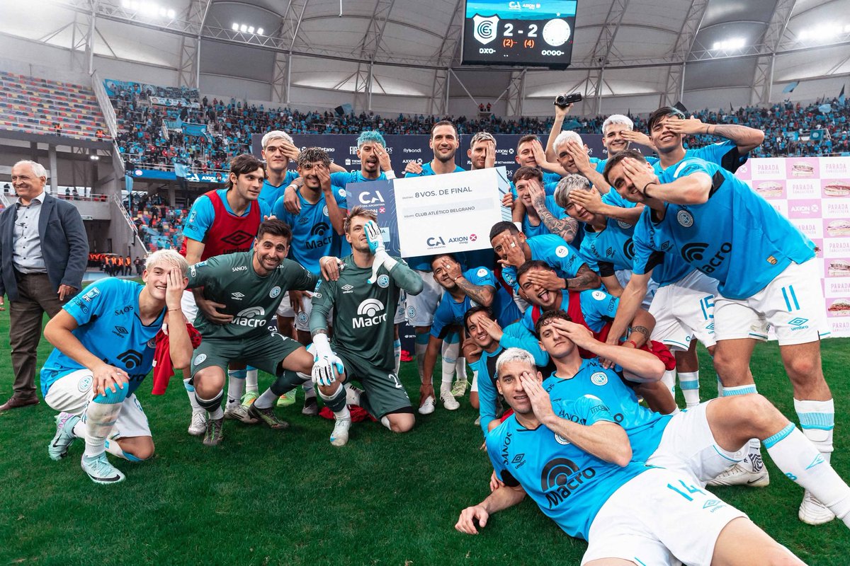 EstadioUnicoSGO's tweet photo. La alegría es sólo pirata en Santiago!!!

Así celebró Belgrano su triunfo en la tanda de penales para avanzar a 8vos de final de #CopaArgentina https://t.co/Cq04xbtQNp