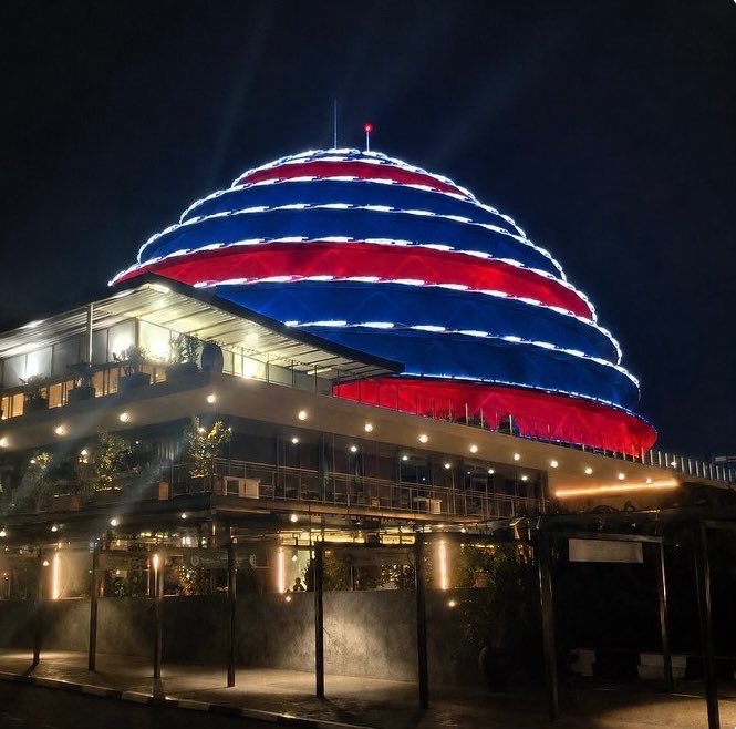 MahirweWinner's tweet photo. @PSG_inside This is Kigali Convention Center,We are celebrating the trophy https://t.co/lTaecfVANg