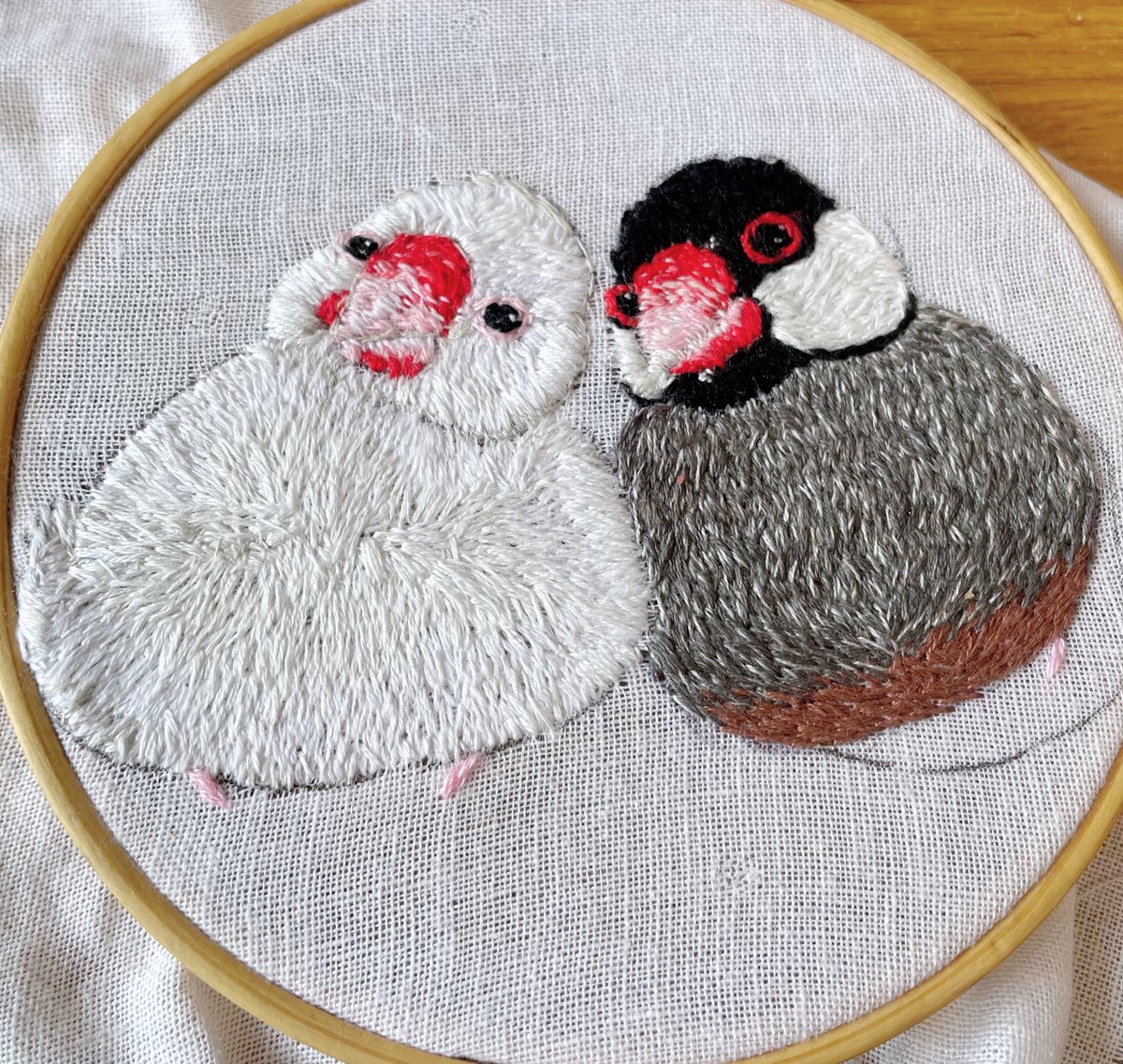 タ*ー様 ハンドメイド刺繍キーホルダー　ハチワレさんと桜文鳥さん 文鳥 刺繍 タ ー様 ハンドメイド刺繍キーホルダー ハチワレさんと桜