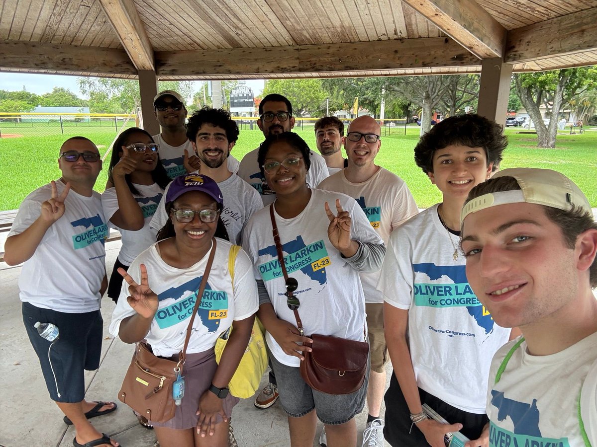 OliverALarkin's tweet photo. Shout-out to all our volunteers from across Fort Lauderdale and Pompano Beach knocking doors today as we near the end of May.

The only way we win FL-25 is by neighbors talking to neighbors. Join our canvassing team and knock a few doors with us using the link below👇 https://t.co/tFOJSRYptQ