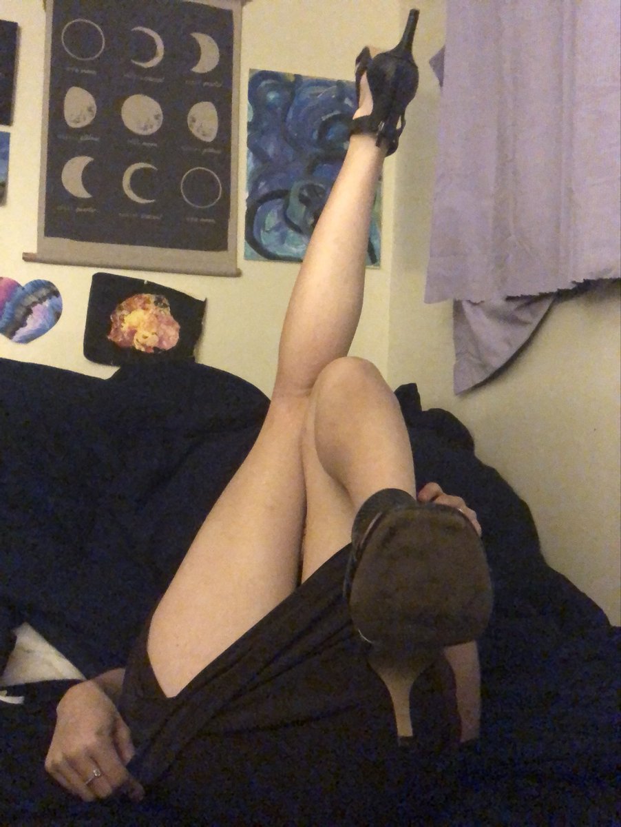 Bunnybeeee2's tweet photo. Heels in the air ,or above your head π€«π€ππ
#onlyfans #bunnybee1223
#horny #wet #pov #playingwithmyself https://t.co/Zeu2i6xF1w