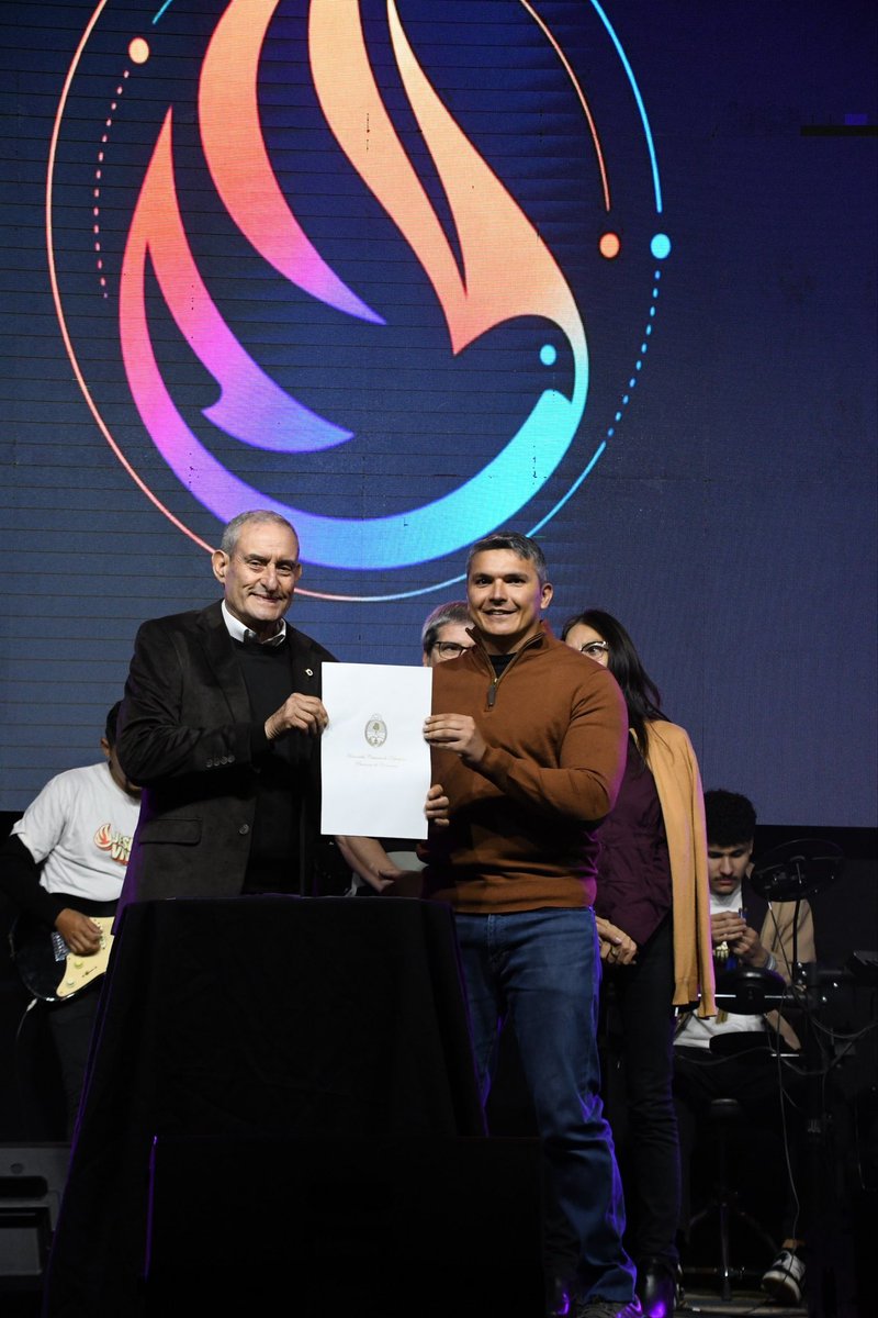 cuquicalvano's tweet photo. El Festival para la Familia de la Iglesia Jesús Vive declarado de interés por @PrensaDiputado1 🙌🏼 Un encuentro que reunió a vecinos para compartir un mensaje de amor, unidad y fortaleza espiritual. Espacios que nos animan a seguir construyendo juntos un futuro mejor💪🏼 https://t.co/E55lvmZOaD