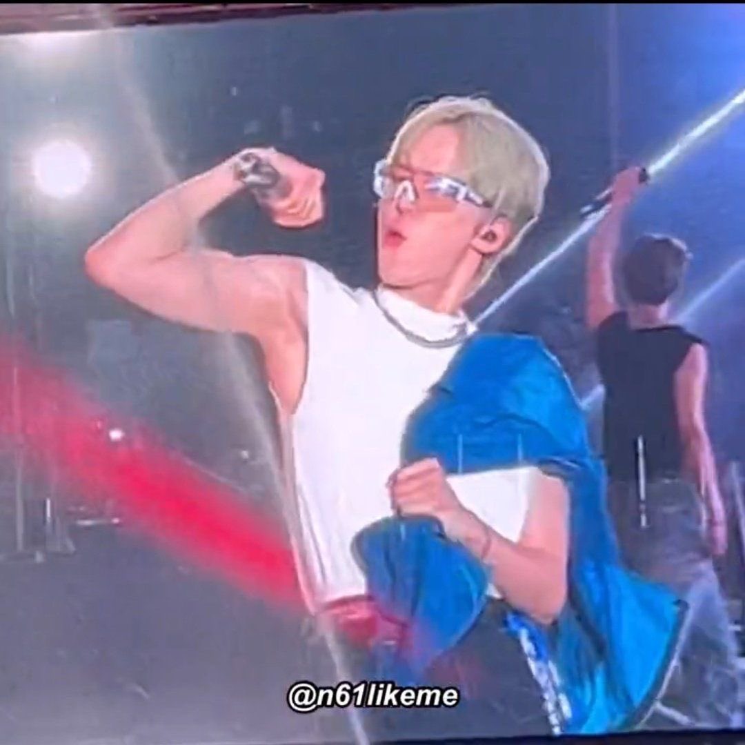 yunho_enjoyer's tweet photo. does being blonde make you sluttier or something https://t.co/PAWMglBfvD