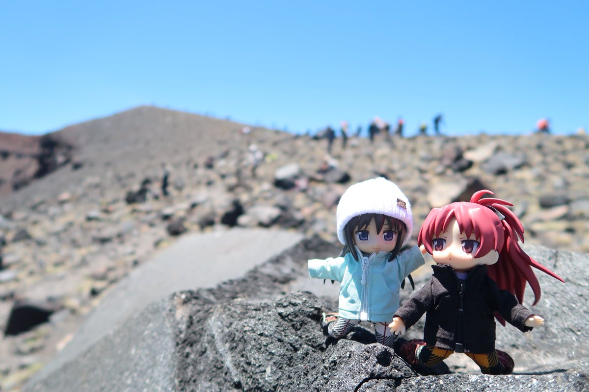 chelseatoshi's tweet photo. くもひとつないあおぞら！
シェルター広場は大賑わい。
#ねんどろいどどーる　#ねんどり　#浅間山 https://t.co/EbaCG1IrDe