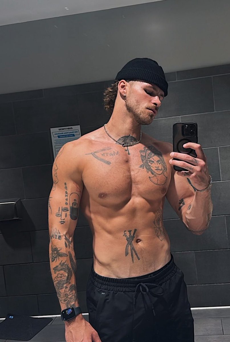LukedaNuke tweet media