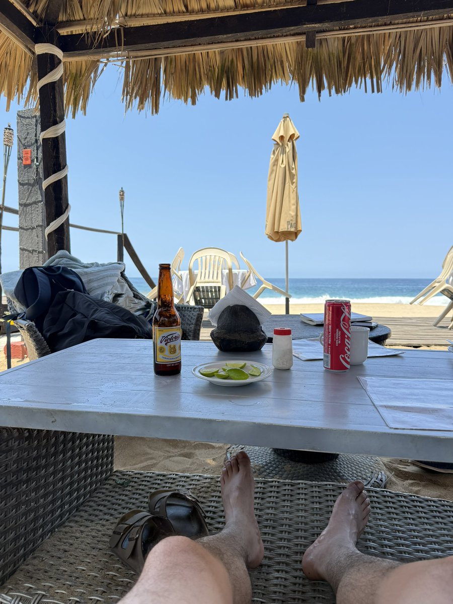 FeetMasterAxel's tweet photo. …. Relax 

#malefeet #beach #birkenstock
#findom #cashmaster https://t.co/zGIwPC3JiB
