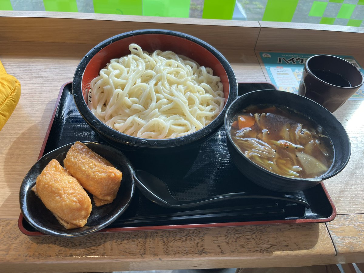 100SPpower's tweet photo. いたぱ行く時は必ず嵐山PAで朝餌タイムしてから行くな〜！
肉汁うどんダブにおいなり！いただきます♪

#いたぱ
#深仮催
#痛車イベント
#コスプレ https://t.co/zquQQmPgsE