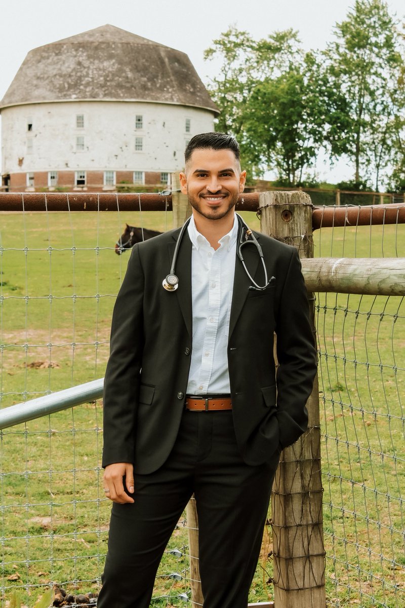MichaelRdz__'s tweet photo. Dr. Michael Emmanuel Rodriguez Cameron BSc, DVM. 🩺🐾 

#veterinarian #veterinarymedicine #puertorican #doctor https://t.co/IfluxBamuS