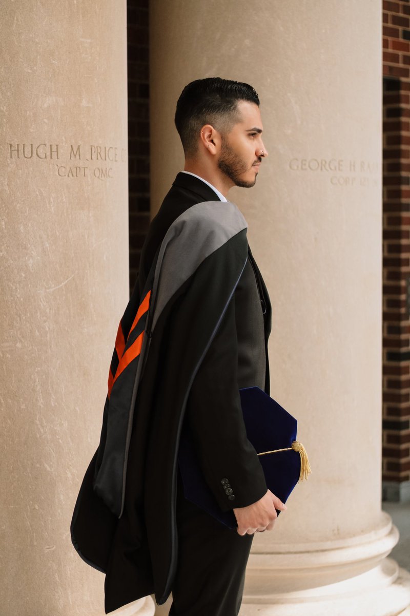 MichaelRdz__'s tweet photo. Dr. Michael Emmanuel Rodriguez Cameron BSc, DVM. 🩺🐾 

#veterinarian #veterinarymedicine #puertorican #doctor https://t.co/IfluxBamuS