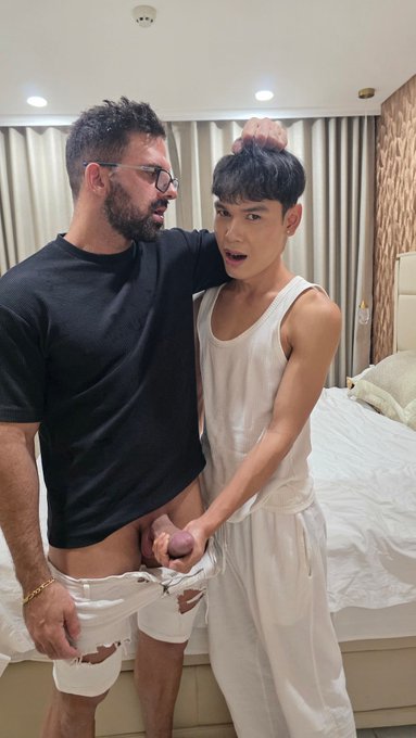 Lorenzo Viota [+18] - 3 pic. Warning 🍌 -65% OFF -65% oFF 🍆 https://t.co/ydREyUnkjr https://t.co/q4EC6tOGng