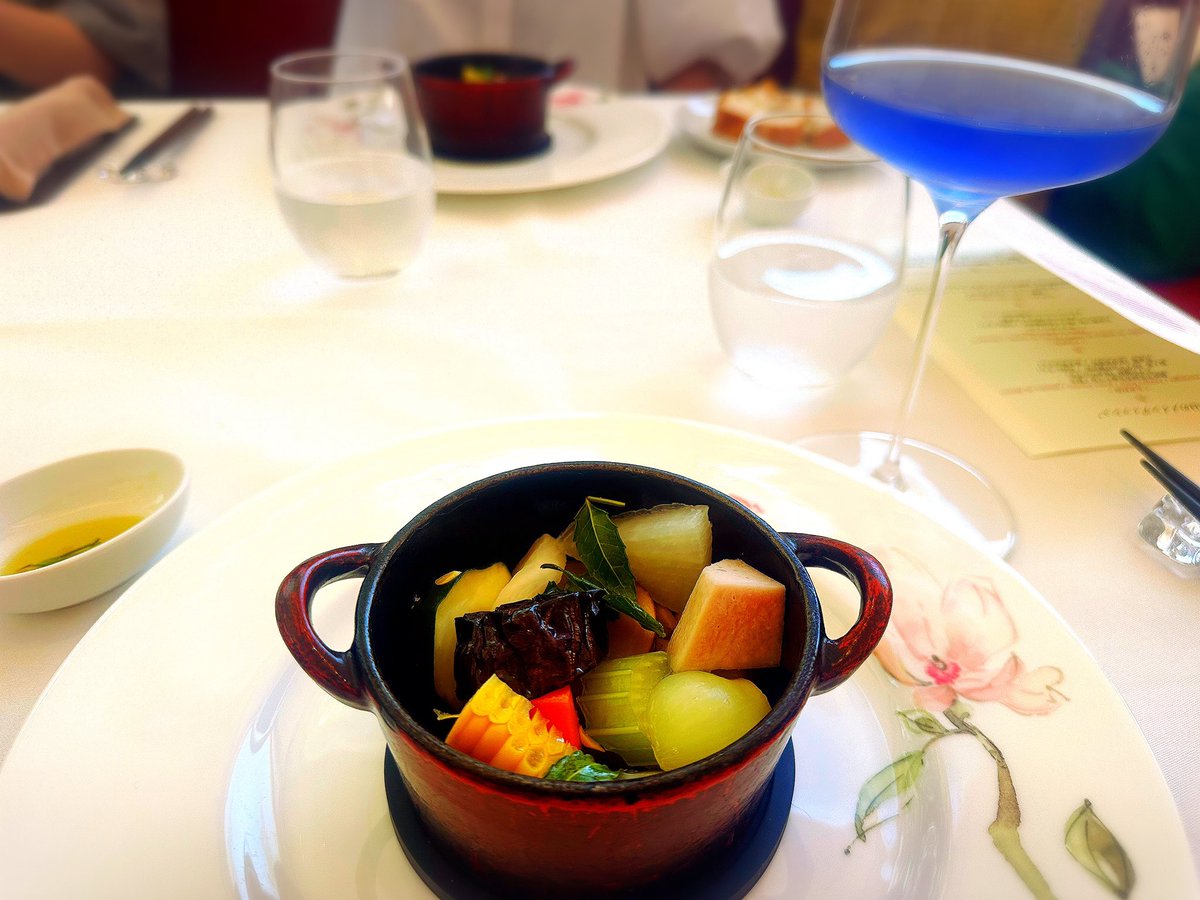 7mariko22's tweet photo. ペタルドゥサクラ

フランス・パリの三つ星レストランで腕を磨き、「ミクニヨコハマ」で料理長を務めた難波秀行シェフが手がけるローカルガストロノミーレストラン

もう、料理も素晴らしいですが、人柄はもっと素晴らしい
#ペタルドゥサクラ #おとなの隠れ家レストラン #薬膳フレンチ #横浜フレンチ https://t.co/NQwCRx081Q