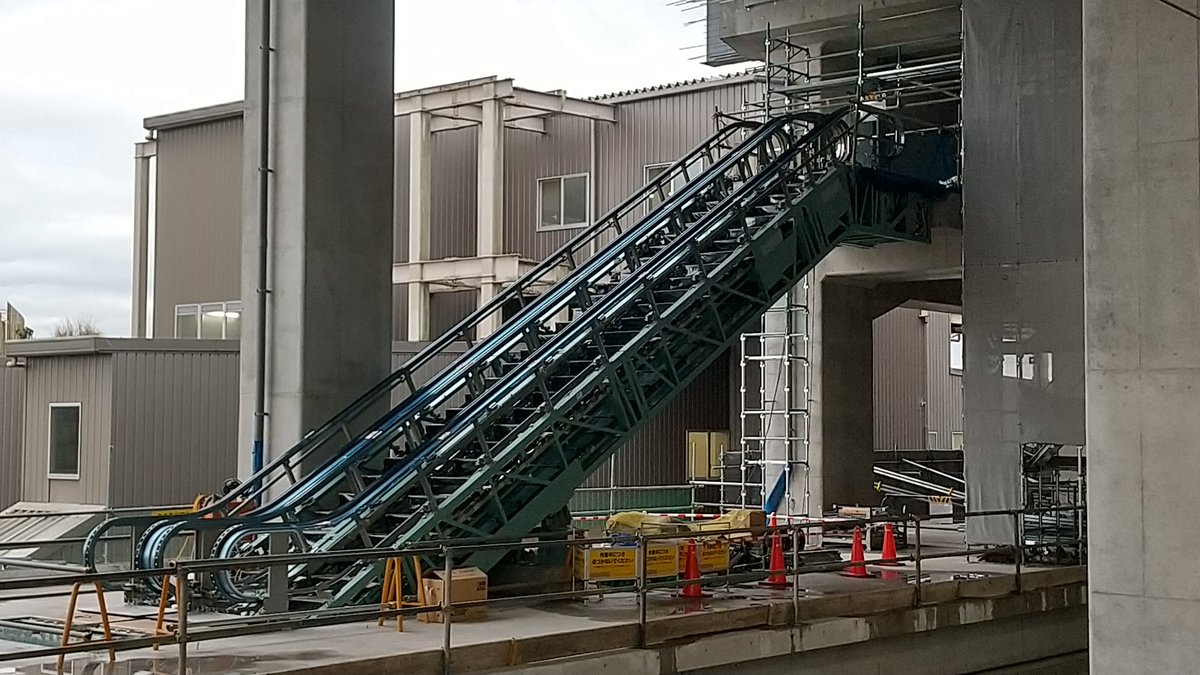 OliverinJapan's tweet photo. Escalators at Chiryu station, in service at the Toyohashi bound platform (track 7/8) and under construction at the Nagoya bound platform (track 5/6).
知立駅 https://t.co/wW8VSyydho