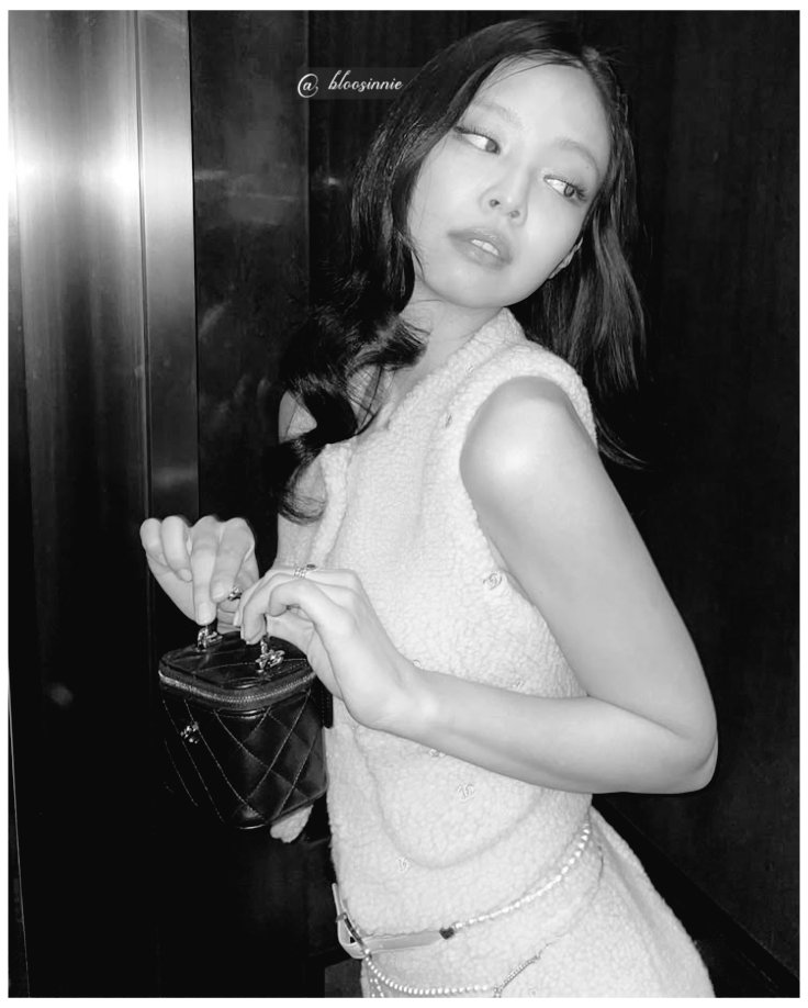 secrovia's tweet photo. ㅤ𝗀𝗈𝗅𝖽𝖾𝗇 ㅤ ㅤ𝗀   𝗂   𝗋   𝗅.ㅤ───ㅤ( 美 丽 ) https://t.co/XJlRONhomj