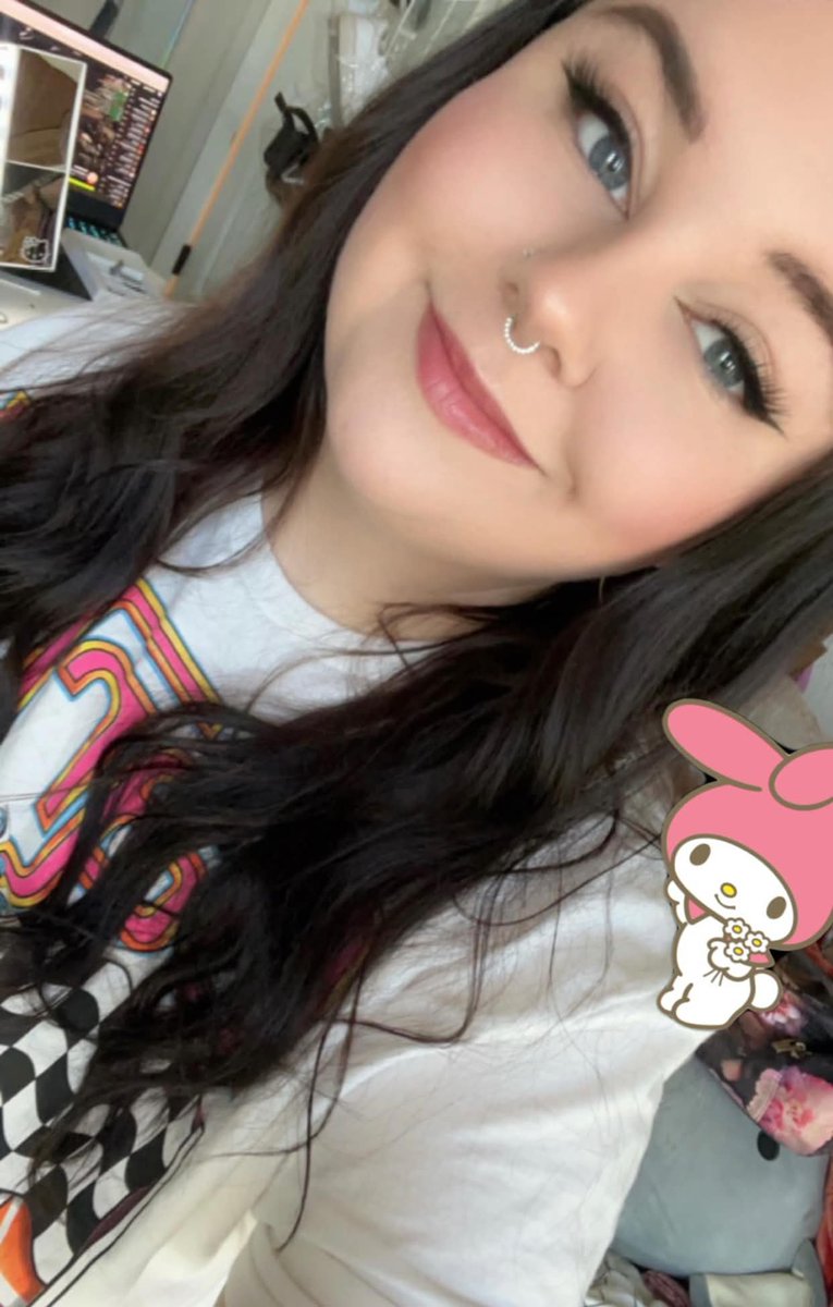 cshellyyy's tweet photo. bello :3
Name: shelly
Started Playing: 2018
Fav Survivor: thalita :D
Fav Killer: spirit
Fav Map: azarovs 
Hours Played: 5200
Fav Build: bond, bgp, finesse, five moves ahead https://t.co/FTvT1aTYR2
