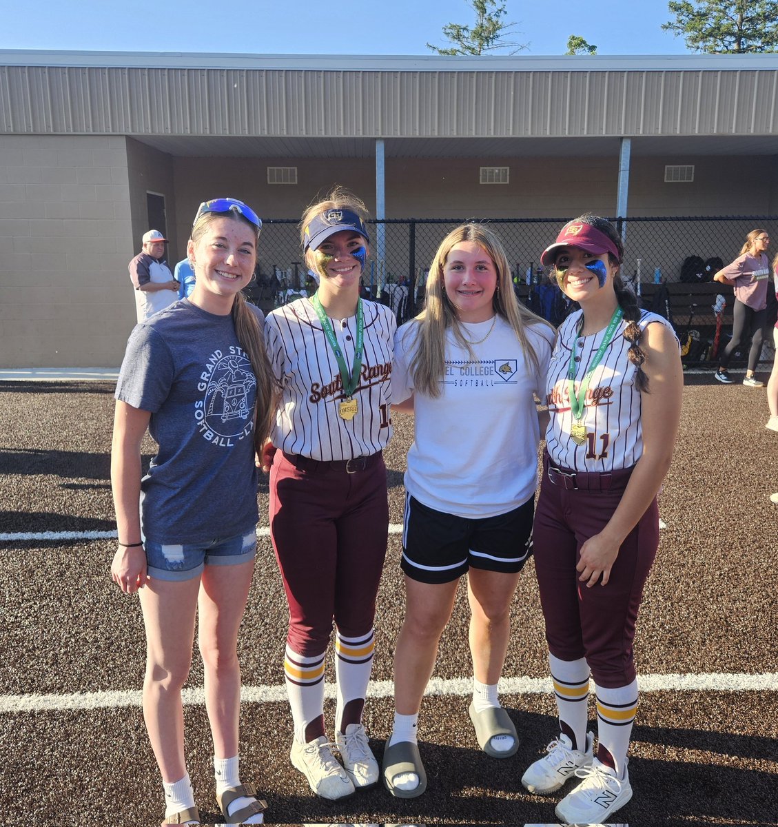 FPSelect16u's tweet photo. Must be doing something right when over half your roster is in states!  Good luck @AnnabellaBaumg1 @zara_burt @seneca_C058 @SophiaBrogan_28 @gab_lucente2029 @Kallin_Sikorski bring home some more hardware.  @SoftballDown @SBRRetweets @YSNLive_com @ExtraInningSB @LineDsoftball https://t.co/i1asXoBIji