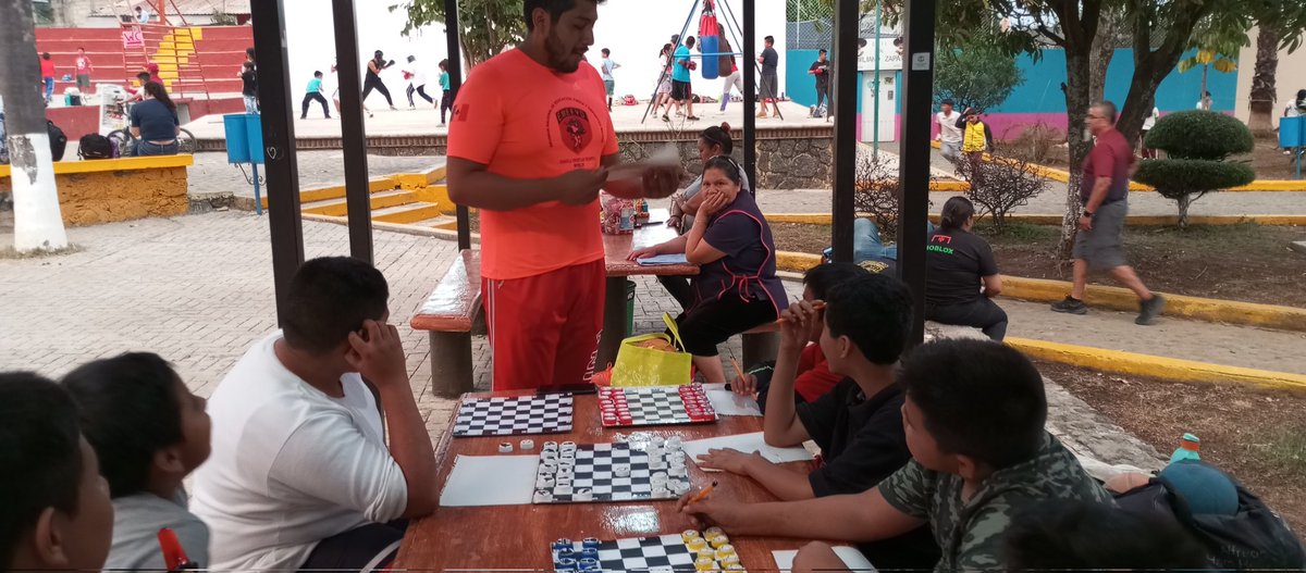 LefLuisMedrano's tweet photo. ♟️AJEDREZ♟️ OCOTEPEC MORELOS.
Enseñando las bases de increíble deporte para fortalecer los procesos cognitivos de los niños.
@FAHHdeporte @sbrsusana @edo_morelos https://t.co/Ybj1jkCpDi