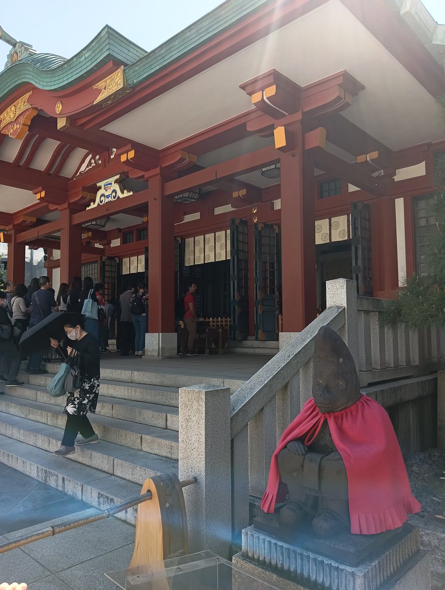 orangecat364's tweet photo. 千代田区の山王日枝神社の御朱印です🤠

鎌倉時代に江戸氏が武蔵野開拓の祖神、江戸の守護神として山王宮を祀り文明10年に太田道灌が江戸城内の鎮護神として川越山王宮を勧請したのが創建です⛩️

徳川家康が江戸城に入城すると将軍家の「徳川歴朝の神」、明治維新後は「皇城の鎮」として崇敬されます🙂 https://t.co/9VZa38dzpi