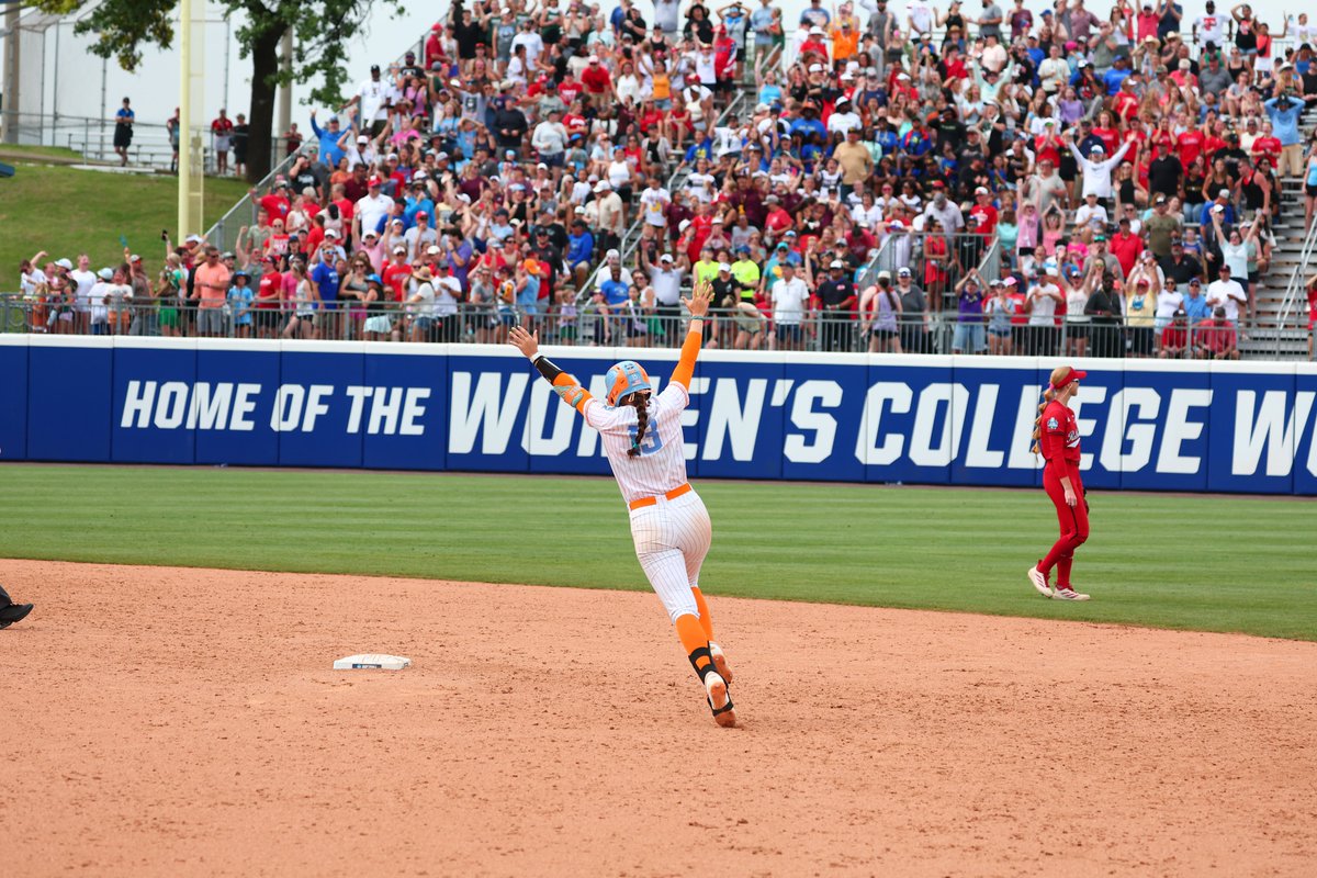 Vol_Softball's tweet photo. ABSOLUTE SCENES IN OKC https://t.co/oejG2F88dG