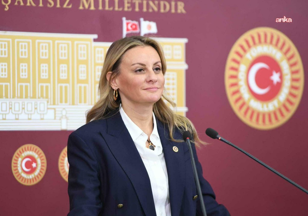 TKRgazete's tweet photo. CHP İzmir Milletvekili Seda Kaya Ösen'den, Kılıçdaroğlu'na:

"Acaba 23 Nisan gibi bir gün de ihtiyar erkeklere mi ayrılsa? Senede bir gün koltuklara oturup gazlarını atarlar da çocuklarımızın geleceğini çalmaya kalkmazlar." https://t.co/fALvSmmBzG