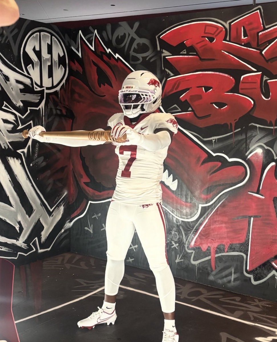 ArkRecuriting94's tweet photo. Arkansas commit RB Jeremiah Dent on his Arkansas OV https://t.co/b4gxj6a13F