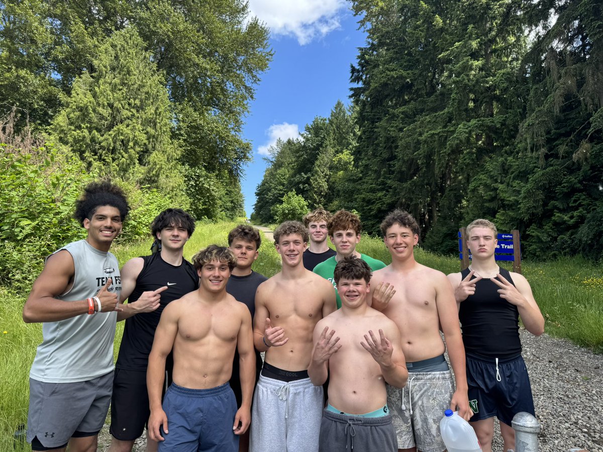 JaylandC08's tweet photo. Hill workouts with the boys this afternoon!!! Thank you Jesus!! Let’s get it @WHSFB 💪🏽💪🏽💪🏽 https://t.co/CMhBaz8aSc