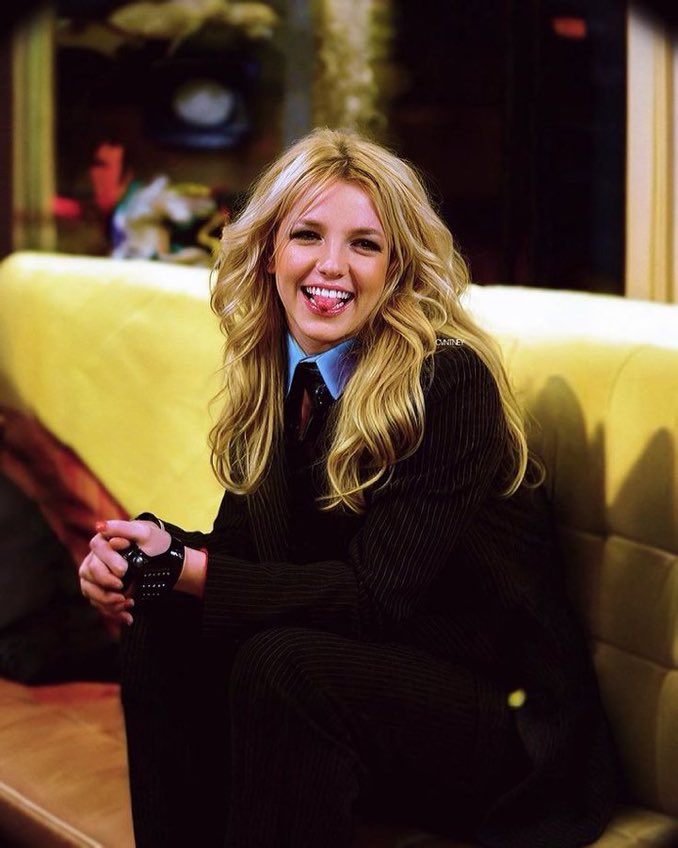 OldInternetFeel's tweet photo. Britney Spears https://t.co/MYAQ1BfNeK
