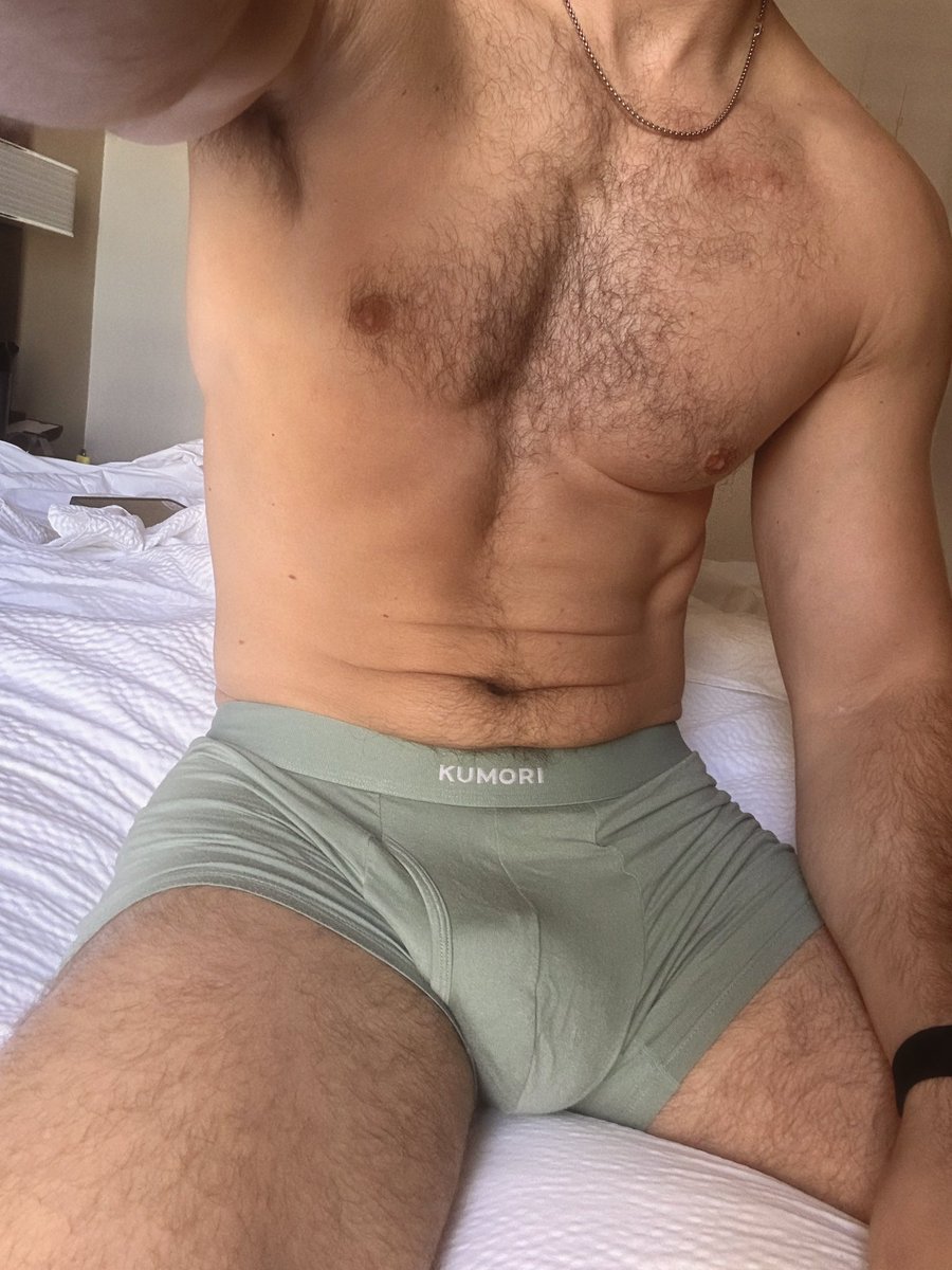 aneastcoastgay's tweet photo. Anyone wanna hang? https://t.co/b1rwjHd5Jg