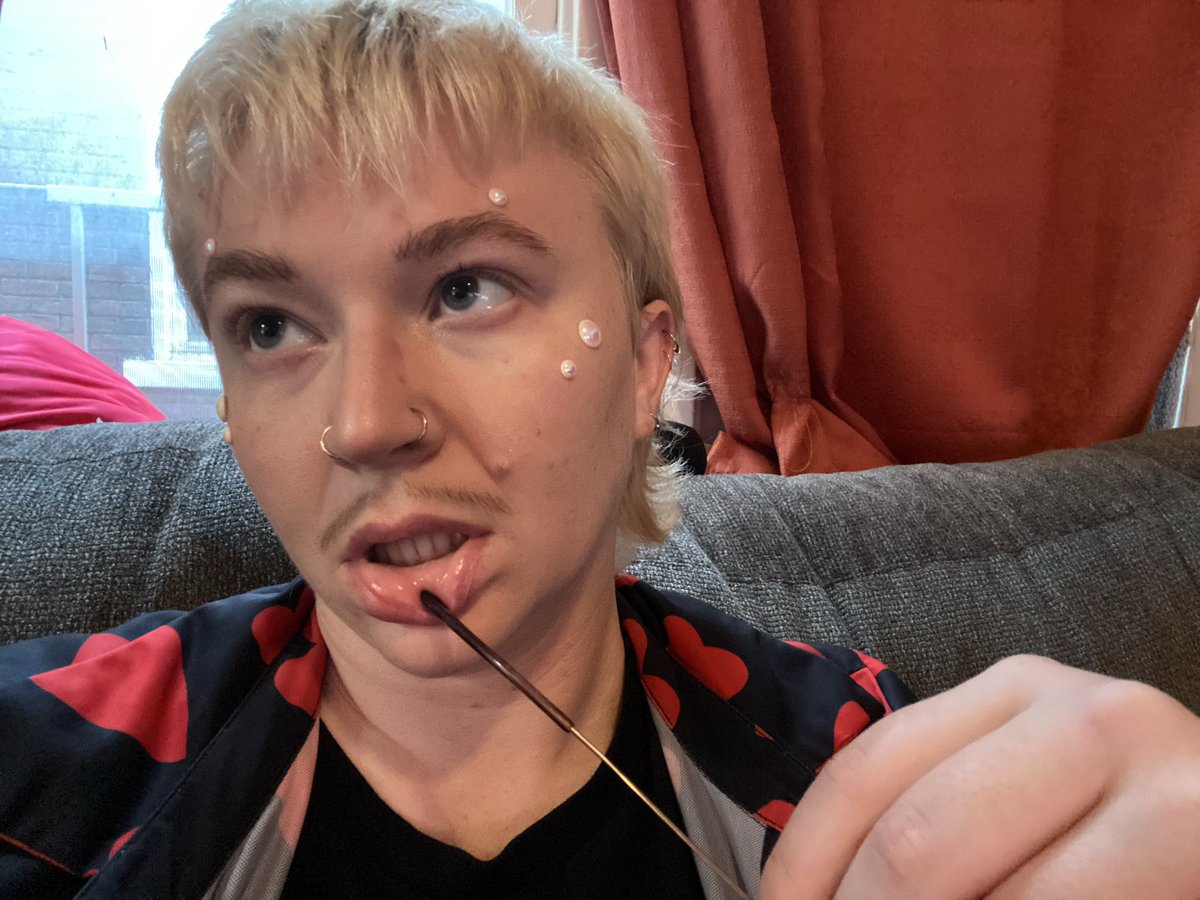 ickycreature2's tweet photo. Tongue n cheek👅 #transmasc #ftm #queer #tboy #puppyboy #18plus #tongue https://t.co/Pnoq4rF5gq