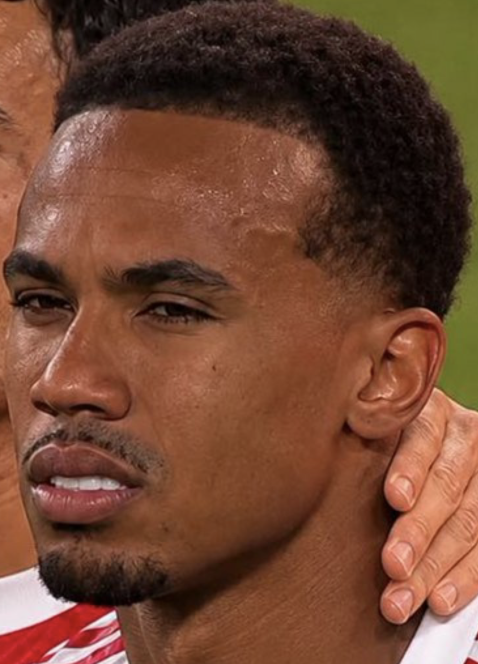OrangStressID's tweet photo. @footballontnt He stared at Gabriel 👀 https://t.co/OeFWjuA0UO