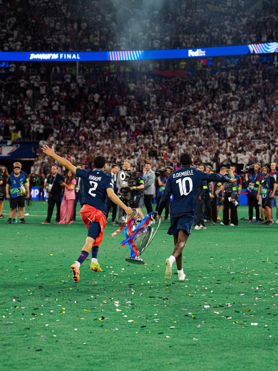 Alerta_PMA's tweet photo. El @PSG_espanol consigue su segunda #ChampionsLeague🏆🏆 consecutiva al vencer 4-3 en los penales al Arsenal, en Budapest. #DobleteHistórico⚽️ https://t.co/nrU6XYqEeq