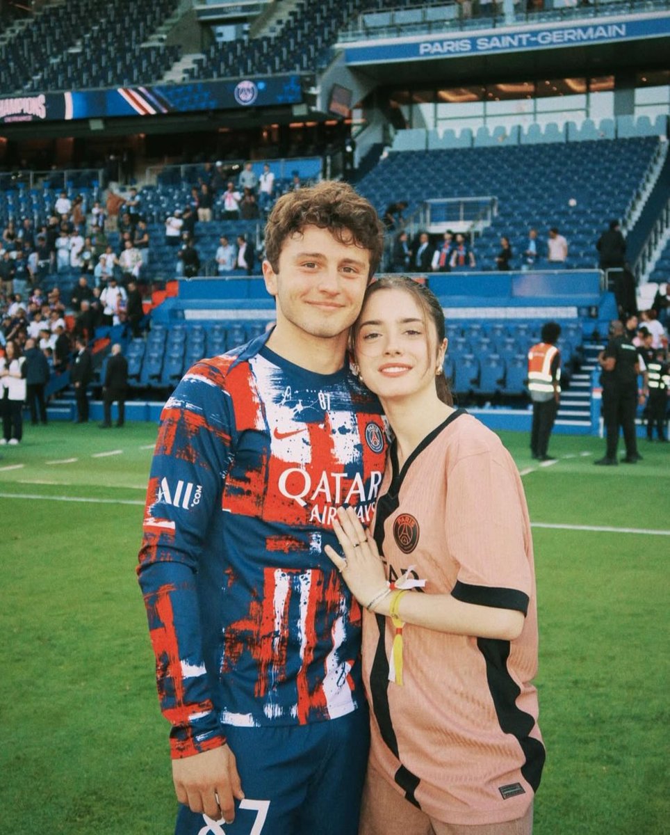 JesusVallejo_5's tweet photo. La novia más hermosa de un futbolista actualmente https://t.co/jLPhVO4Wmm