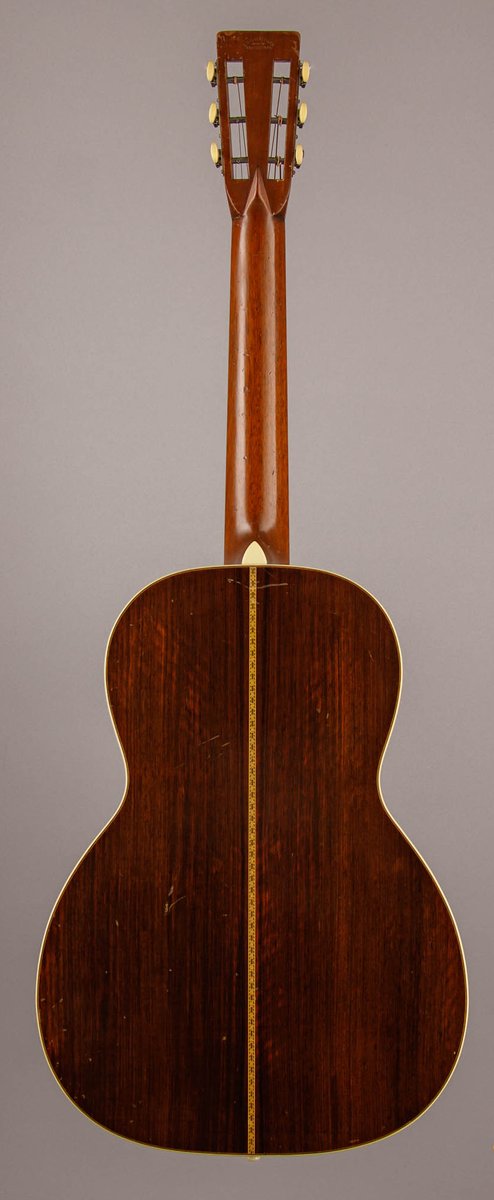 iXgDAdlCFTheAxZ's tweet photo. #ギター好きと繋がりたい
#BrazilianRosewood
あくまで個人的意見です。
Brazilian Rosewoodは
写真のような木取り
これが好きです🎸
かつてBrazilian Rosewoodは
この様な木取りがされていました。
*個人的にはBrazilian Rosewood本来の音の余韻があるように感じています
枯渇が叫ばれ、杢目を売りにした木取りが・・・
現在、新作でこのような木取りをされたギターは見掛けません😅
音について
https://t.co/Q754u6BBU9