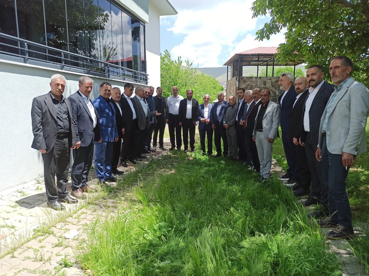 iataoglu_'s tweet photo. Solhan Belediye Başkanımız Abdulhakim Yıldız’a makamında ve geçtiğimiz günlerde ebediyete irtihal eden baba dostu merhum Hasan Bilen amcamızın hanesine hem bayramlaşma hem de taziye ziyaretinde bulunduk. https://t.co/AH3hEe4hEm