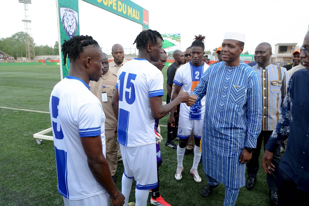 GouvMali's tweet photo. Le Premier ministre, Chef du gouvernement le Général de Division Abdoulaye Maïga, a remis ce samedi 30 mai 2026 la Coupe du Mali au Djoliba AC, vainqueur de cette finale par le score de deux (2) buts à zéro (0) face au FC Diarra. Le match s’est tenu au stade Mamadou Konaté. https://t.co/tnABSuXvkl