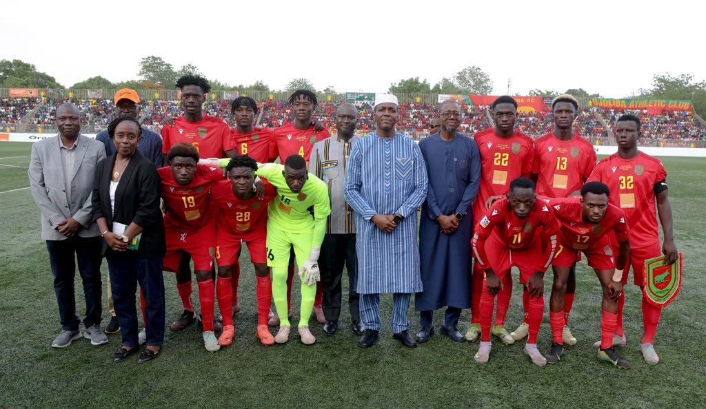 GouvMali's tweet photo. Le Premier ministre, Chef du gouvernement le Général de Division Abdoulaye Maïga, a remis ce samedi 30 mai 2026 la Coupe du Mali au Djoliba AC, vainqueur de cette finale par le score de deux (2) buts à zéro (0) face au FC Diarra. Le match s’est tenu au stade Mamadou Konaté. https://t.co/tnABSuXvkl