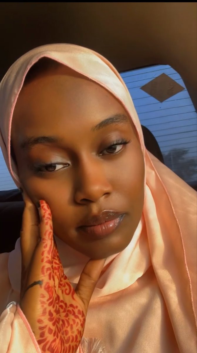 maryarhmt's tweet photo. Luxury in simplicity 🤍🥀
.
.
.
#EidFashion #MadeInNigeria #ModestFashion 🤍 https://t.co/xGmIMNlNJj