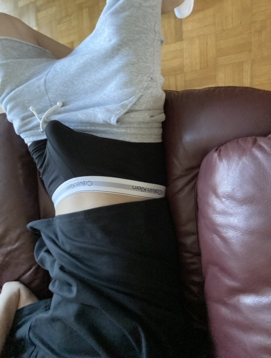 canadianboy27's tweet photo. Hanging out on the couch 🛋️ https://t.co/wQbcKyEOcP
