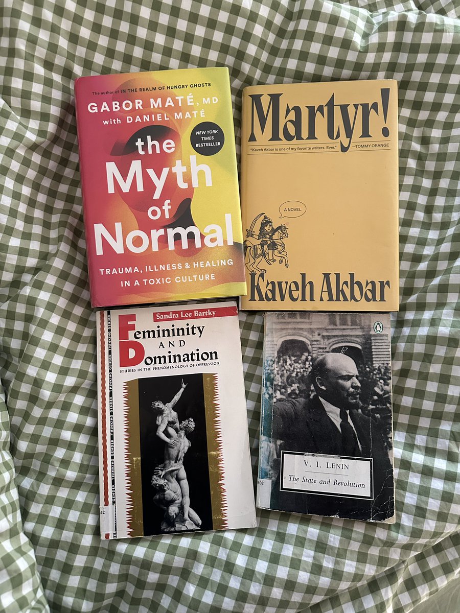 marshmllwyoongi's tweet photo. #libraryhaul https://t.co/PgZhmf9MRf