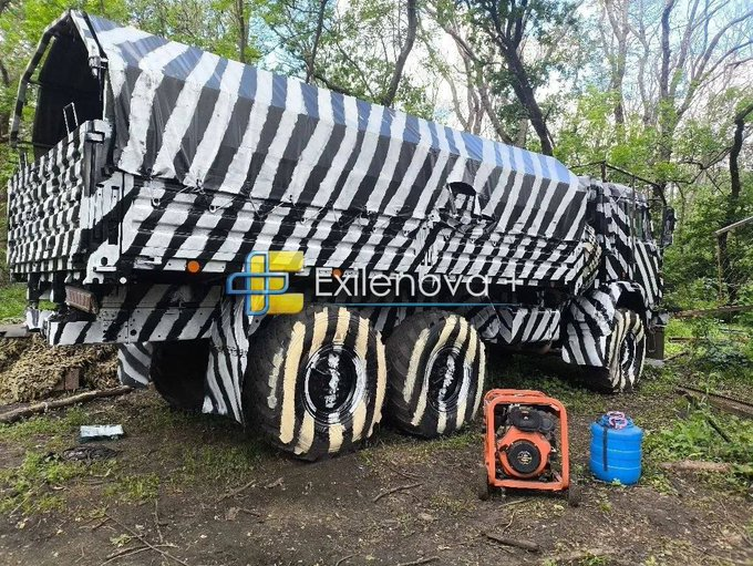 copperfella's tweet photo. Haha the russians are trying dazzle camo to trick drone AI. https://t.co/UdYoOzciFd