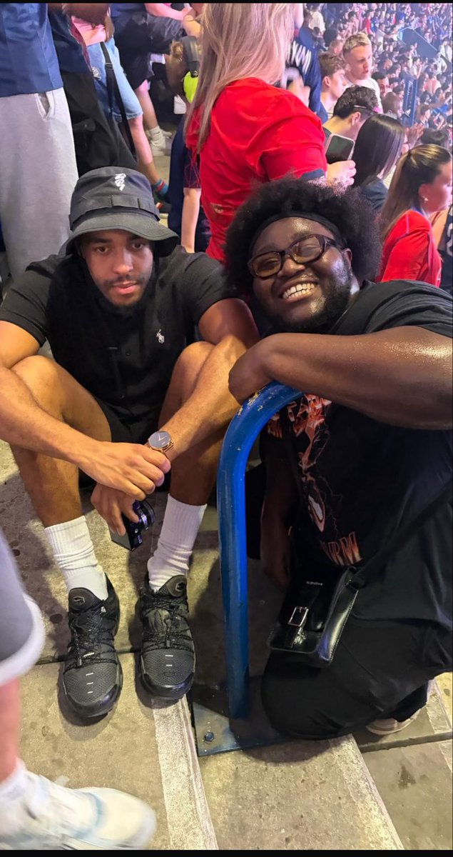 bigpoppa1999_'s tweet photo. LES GARS LE VLOG VA ÊTRE INCROYABLE RESTEZ BRANCHÉS

Le PSG est sur le toit du monde
MERCI PARIS
MERCI LA VIE ❤️💙 https://t.co/NYWb0RT5qI